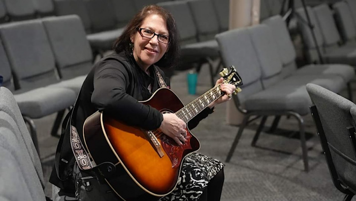 Streaming Tuesdays presents Ronnee Stolzberg