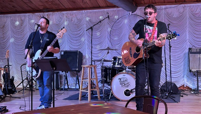 FRIDAY NIGHT LIVE!  URIAH STORM DUO    + FREE / NO COVER