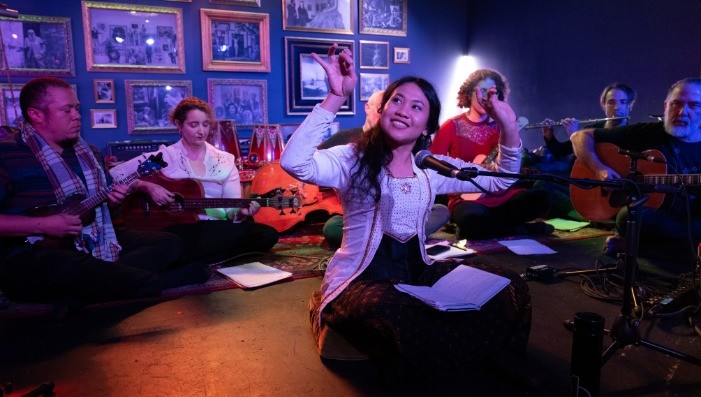 Javanese Keroncong (String Band) ft. Peni Candra Rini & Rumput