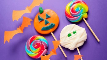 Halloween Lollipops (October Only, Ages 5+)