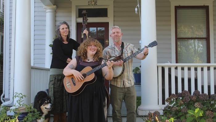 Elsa Howell & the Blackbird Pie Stringband