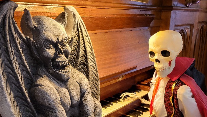 FREE Lunchtime Concert | Michael Barnes Hallowe'en