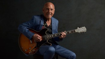 Larry Carlton